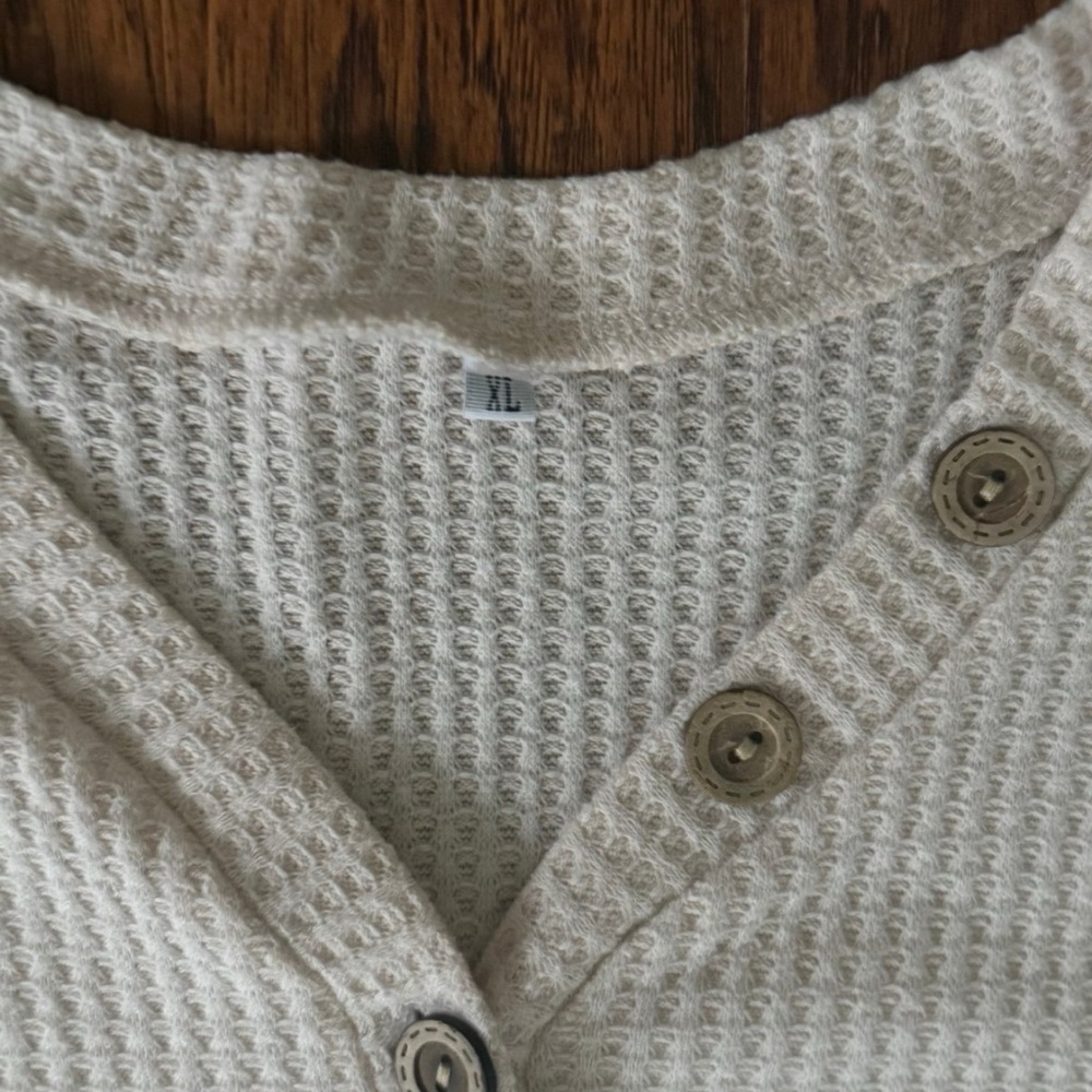 Women’s Ribbed V-Neck Top - Picture 2 of 2